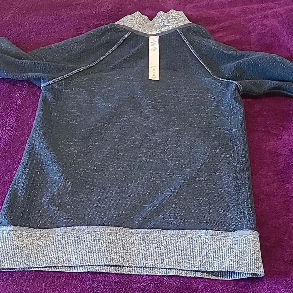 Lululemon Atletica Long Sleeves Active Top, Size 2, Color Light Blue 👌 ✨️ 😀 - Picture 16 of 16